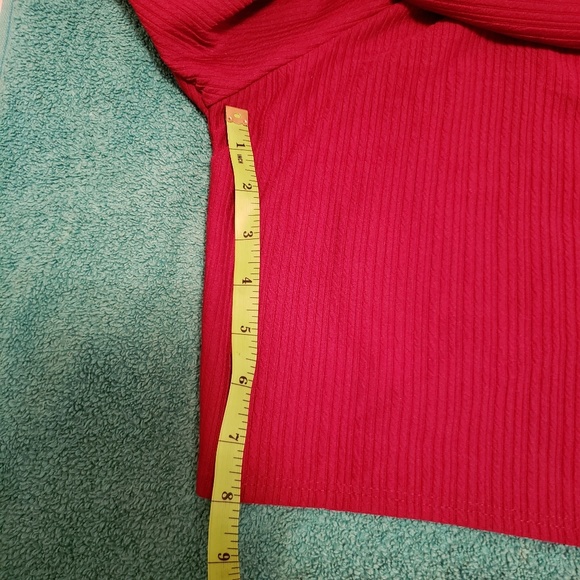 Nicki Minaj's long Sleeves over shoulder top - Picture 6 of 7